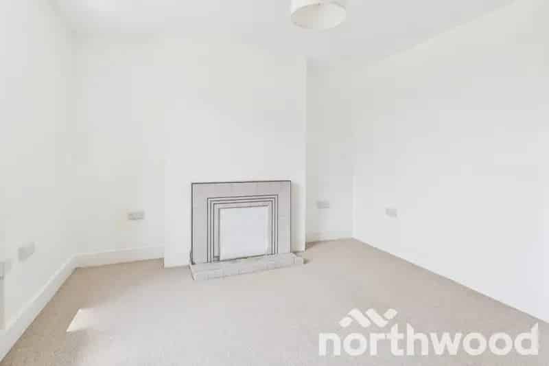 Charming 2-Bedroom Cottage for Rent in Newington