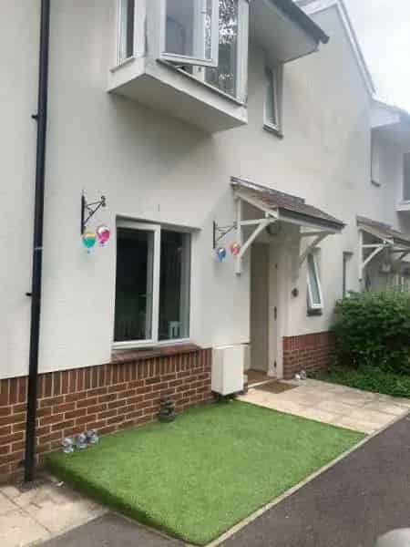 2 Bedroom House with Garden Parking and Central Heating