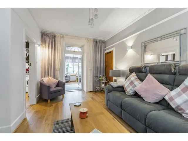 3 bedroom end-terraced house for sale