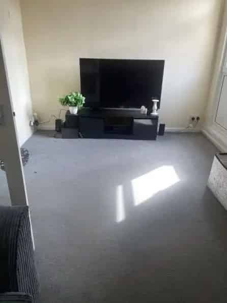 3 Bedroom Flat 1st Floor Corner Location Electric Heating Included
