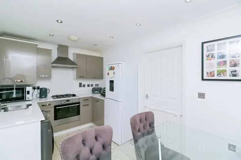 2 Bedroom End Terrace House Near Amenities