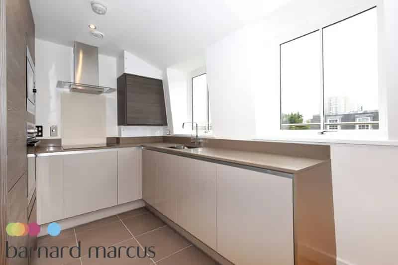 Kennington Park 1 Bed Apartment Roof Terrace No Onward Chain