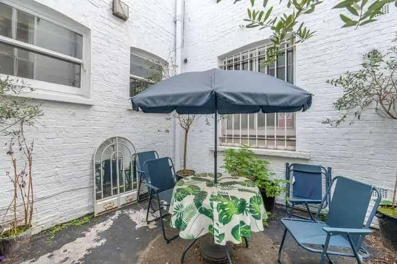 2 bed flat for sale