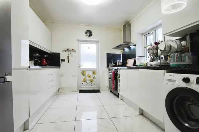 3 Bedroom Terraced House Near Cardiff City Centre