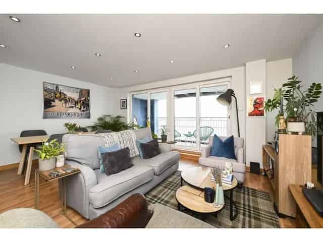 Stunning 1 Bedroom Waterfront Apartment Breathtaking Views