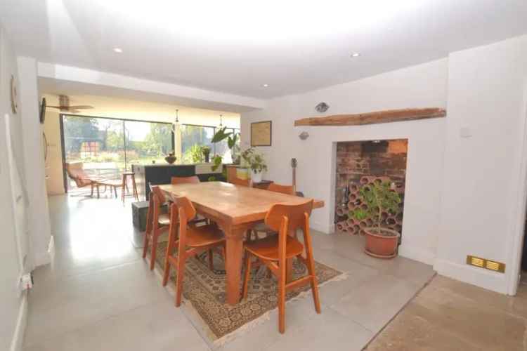 4 Bedroom House with Annexe and Large Garden For Sale