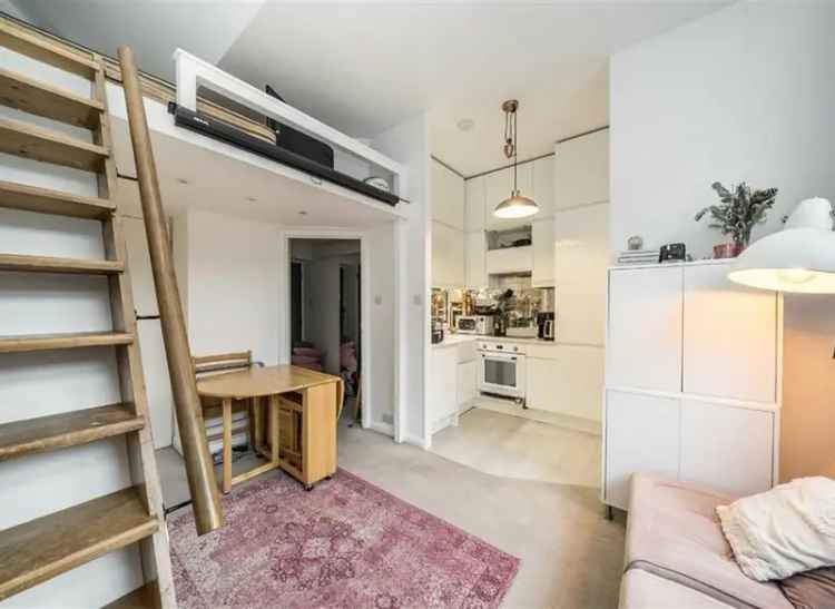 Flat For Sale in Newington Causeway, London, England