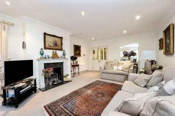 Luxury 3-Bedroom Apartment with Lake Views Broadwater Place