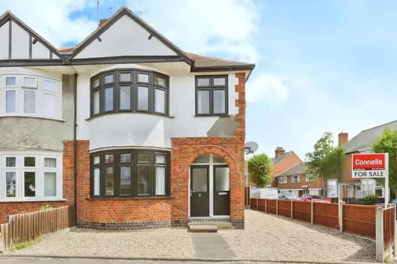Three Bedroom Semi-Detached House South Knighton