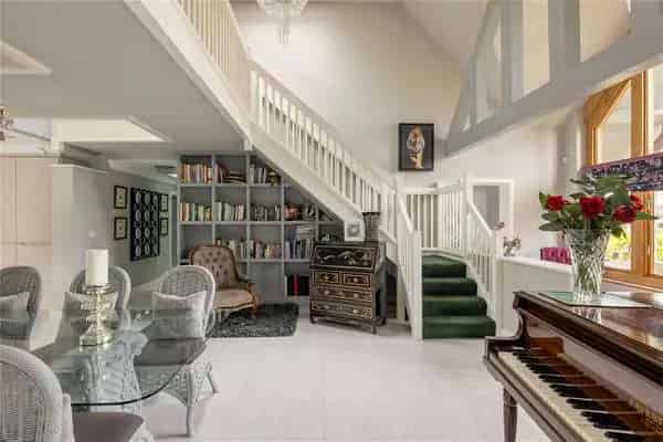 Contemporary Family Home with Flexible Layout and High-End Finishes