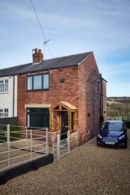 3 bedroom semi-detached house to rent