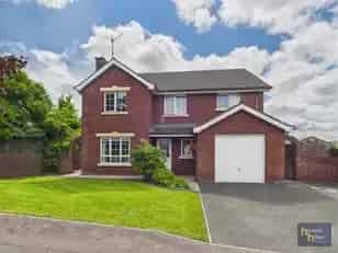 4 Bedroom Detached House with Garage and Conservatory