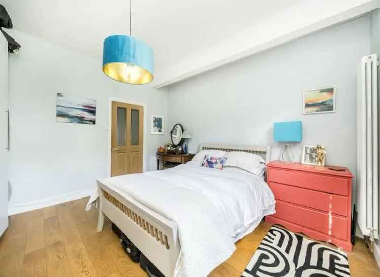 Flat For Sale in London, England