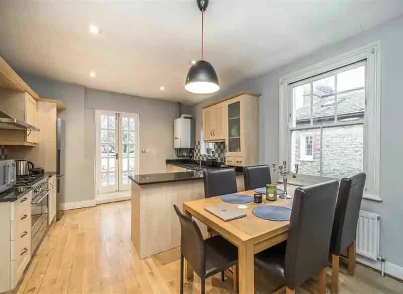 Spacious Split Level Maisonette 1137 sq ft 3 Beds 2 Baths Chain Free