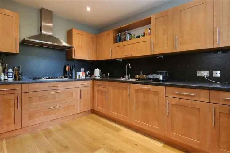 3 Bed Flat - First Floor with 1 Reception Room