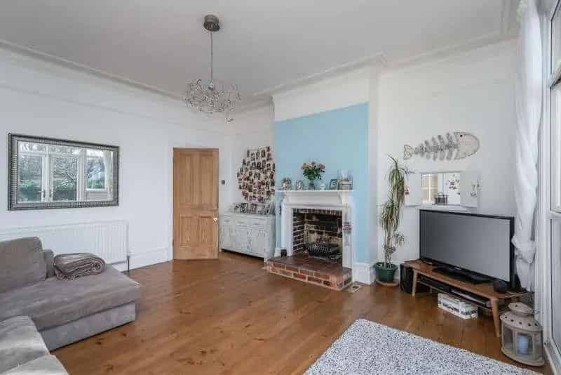 2 Bed Ground Floor Flat for Sale in South Croydon