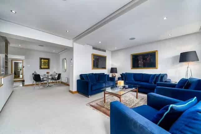 3 Bedroom Apartment Piccadilly London W1J