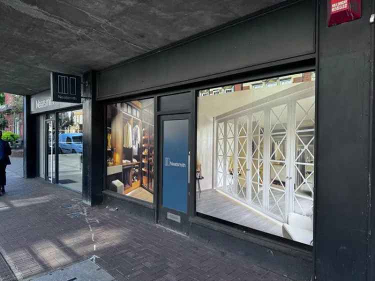 Brentwood High Street Retail Unit - 820 sq ft
