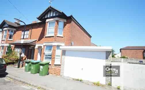 4 Bedroom House Near Solent University Southampton