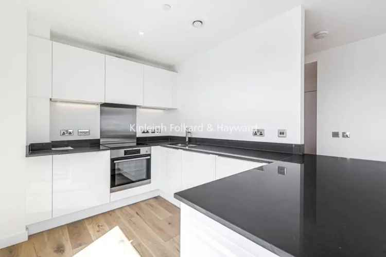 Modern 13th Floor Apartment with Panoramic London Views and Parking