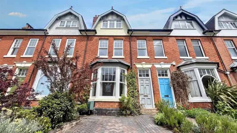 5 Bedroom Terraced House for Sale