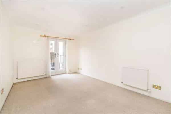 Two-Bedroom Split Level Apartment near Richmond Station