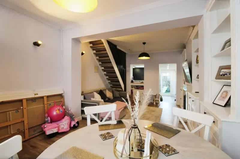 2 Bed End Terrace House Grangetown Modern Kitchen Garden