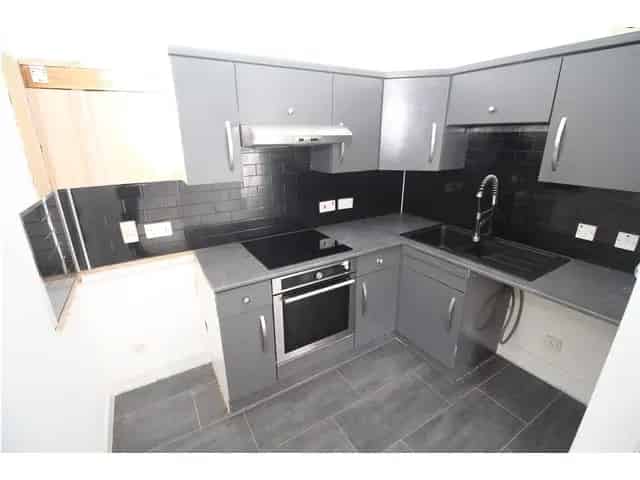 2 Bedroom Flat for Sale in Town Centre