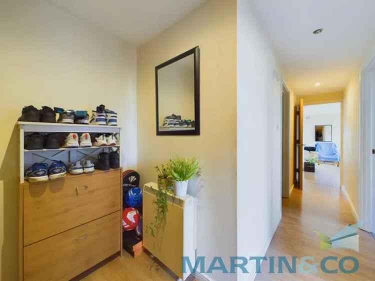 2 Bedroom Flat For Sale Spacious Apartment with Stunning Views