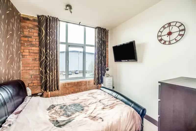 Two Bedroom Apartment in Elland with Allocated Parking