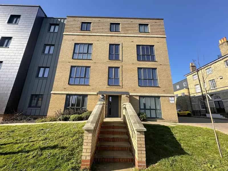 1 Bedroom Apartment for Sale in Chelmsford