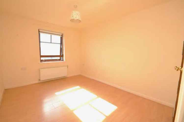 Modern Top Floor Flat near Falkirk Rail Stations