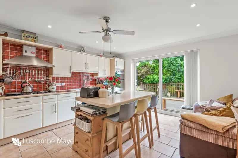 5 Bed Detached House with Annexe For Sale