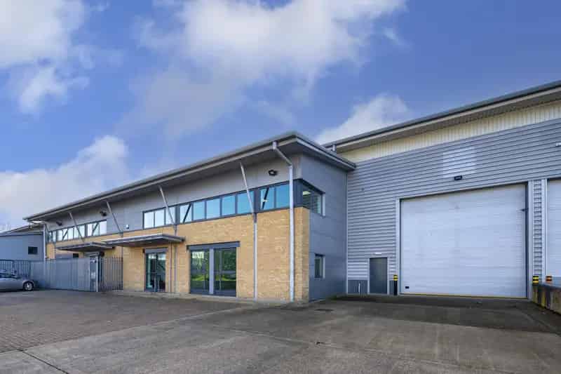 Industrial Unit Near Heathrow - Modern Warehouse and Office Space