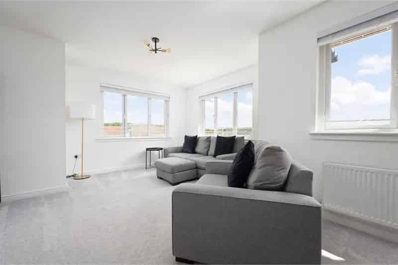 2 Bed Top Floor Flat Executive Apartment