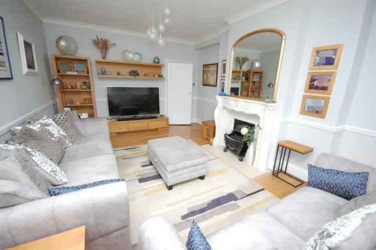 3 Bedroom Apartment for Sale Near Town Centre Beach