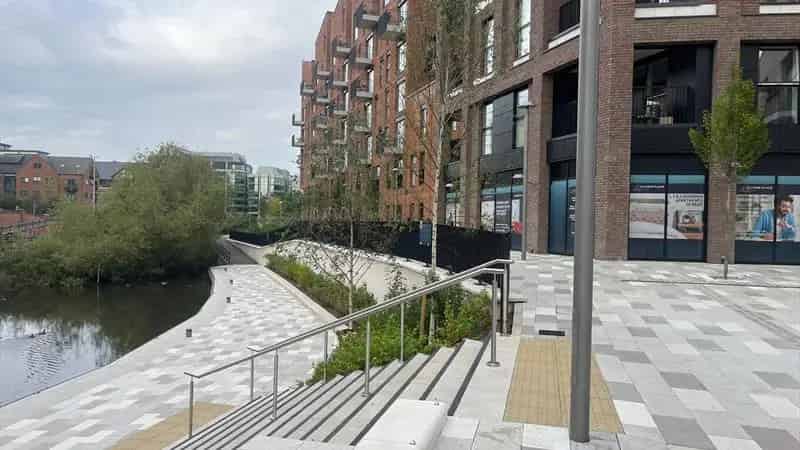 Huntley Wharf Riverside Unit Near Reading Train Station
