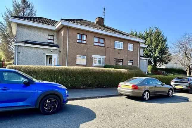 3 Bedroom Flat for Sale in Tollcross Glasgow