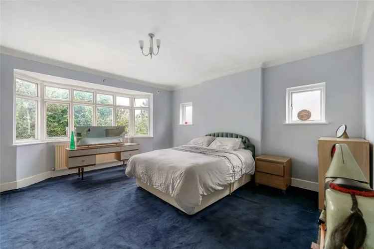 5 Bedroom Detached House Near East Putney