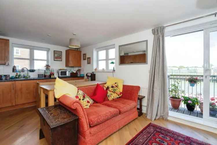 Shoreham Beach Apartment: 2 Bed, 2 Bath Riverside View