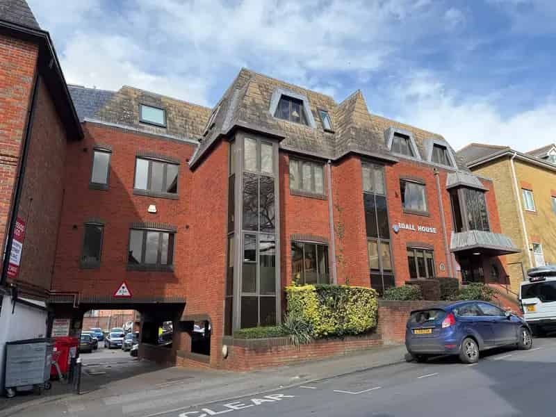 Refurbished Town Centre Office Suite To Let Harpenden