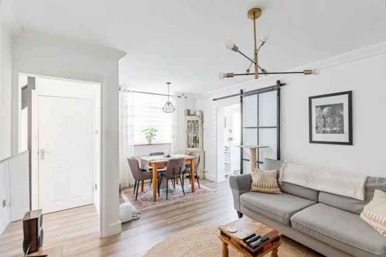 3 Bed House - Newly Renovated - Large Garden - Driveway Parking