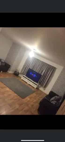 2nd Floor Flat 1 King 1 Double Bedroom Open Plan Kitchen Parking Pet Friendly