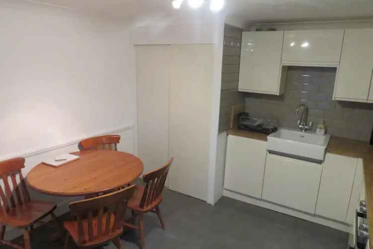 2-3 Bedroom Maisonette Near Rye House Station