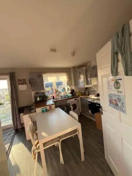 2 Bedroom New Build Flat Near Park and Station