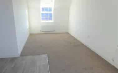 2 Bed Flat Wellington Modern OpenPlan Kitchen Parking Gardens