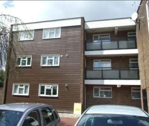 2 Bedroom Flat with Large Kitchen and Ample Storage