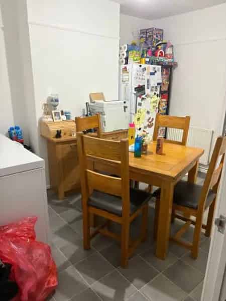 3 Bed Semidetached House with Parking and Garden