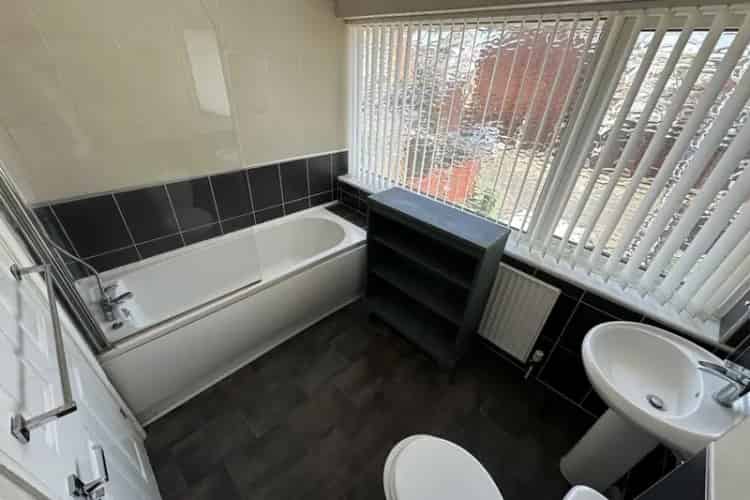 Three Bedroom Mid Terrace House Gorleston On Sea