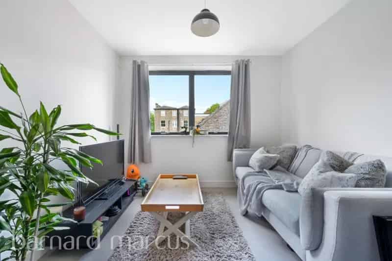 Modern One Bedroom Flat Near East Croydon Station